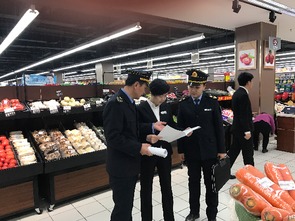 五家渠市 六師食品藥品安全與衛(wèi)生綜合監(jiān)督執(zhí)法局強(qiáng)化食用農(nóng)產(chǎn)品批發(fā)市場(chǎng)監(jiān)督檢查，筑牢食品安全防線